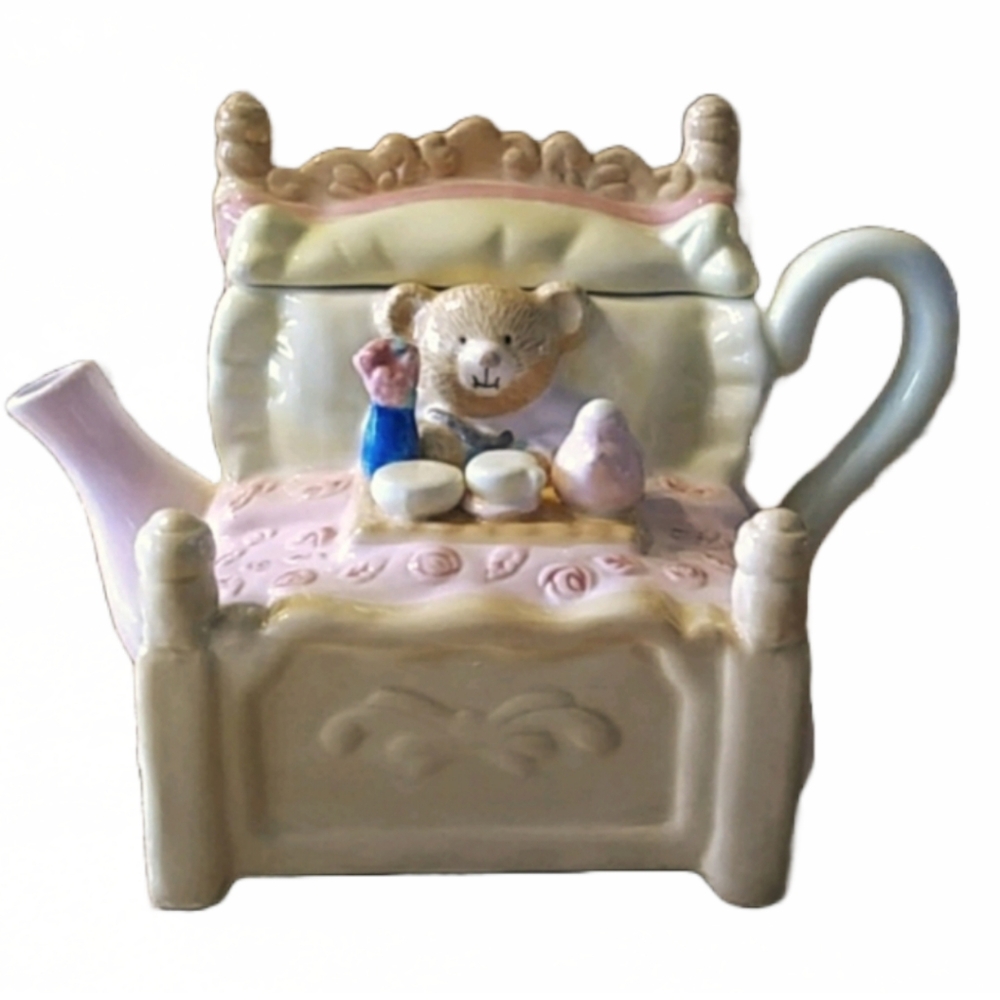 HALLMARK MAMA BEAR TEA POT